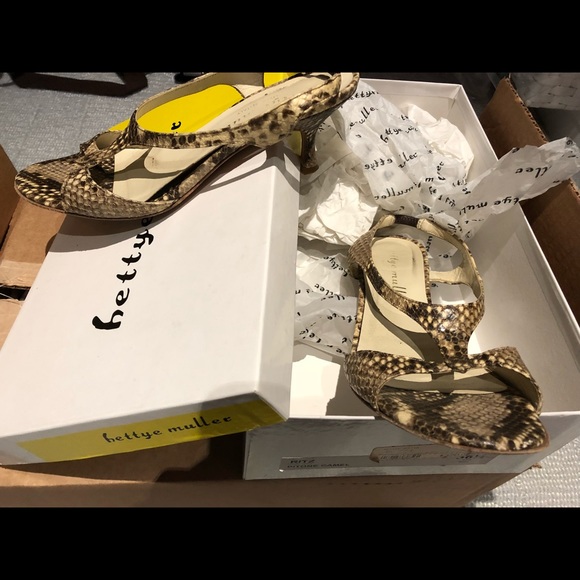 Women’s python shoes - Picture 2 of 3
